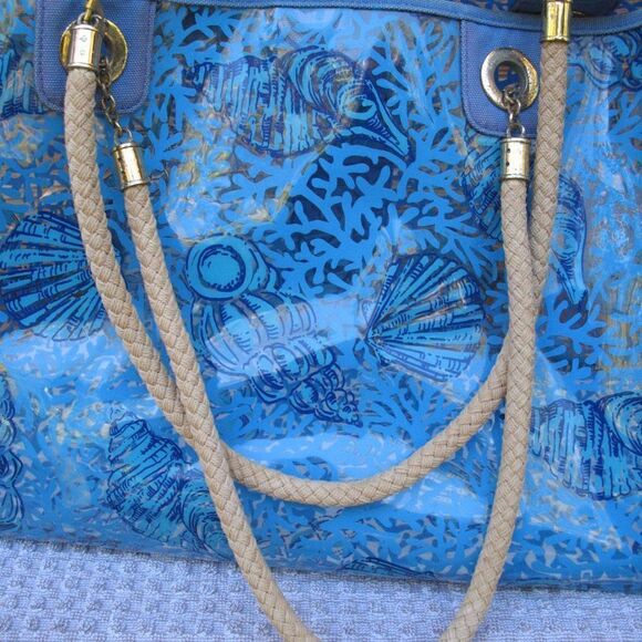 Lilly Pulitzer Large PVS Seashell Print Tote Beach Bag - Picture 9 of 15